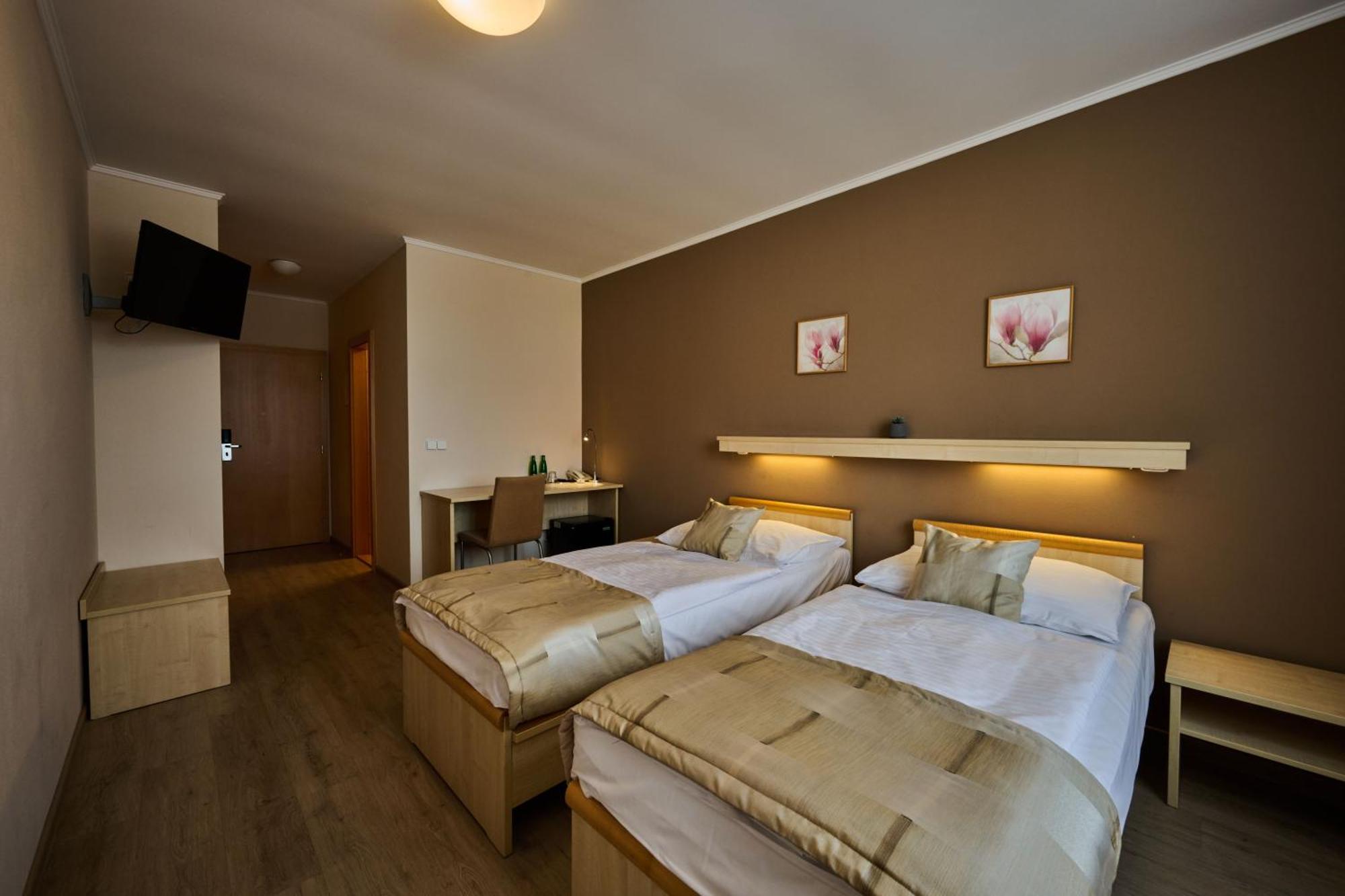 Hotel Akademie Chocerady Esterno foto