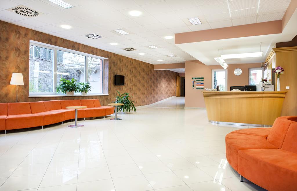Hotel Akademie Chocerady Esterno foto