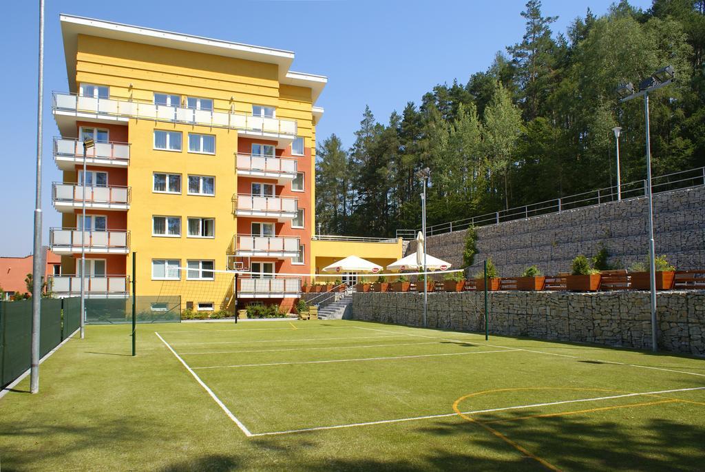 Hotel Akademie Chocerady Esterno foto